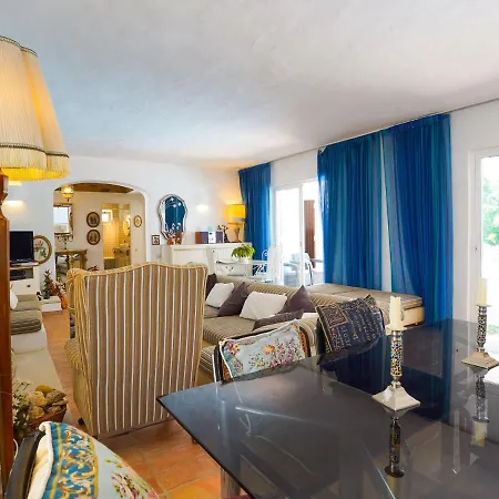Villa In Albufeira With Private Pool Olhos de Agua (Albufeira)