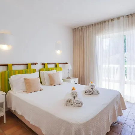 Roofed In Albufeira With Private Swimming Pool Olhos de Agua (Albufeira)