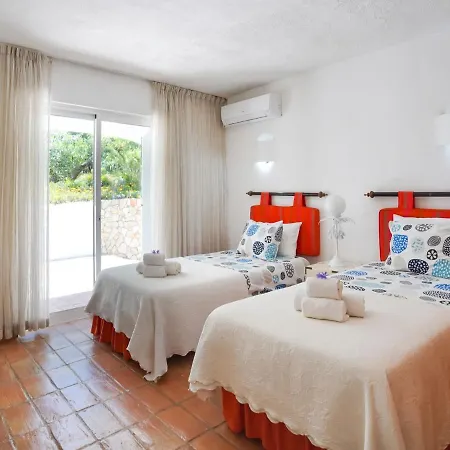 Roofed In Albufeira With Private Swimming Pool
