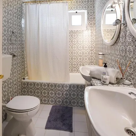 Roofed In Albufeira With Private Swimming Pool * Olhos de Agua (Albufeira)