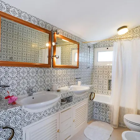 Villa Roofed In Albufeira With Private Swimming Pool *