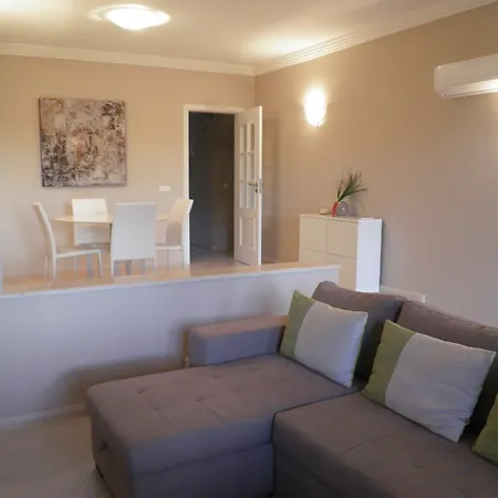 Roofed In Albufeira With Private Swimming Pool Villa *