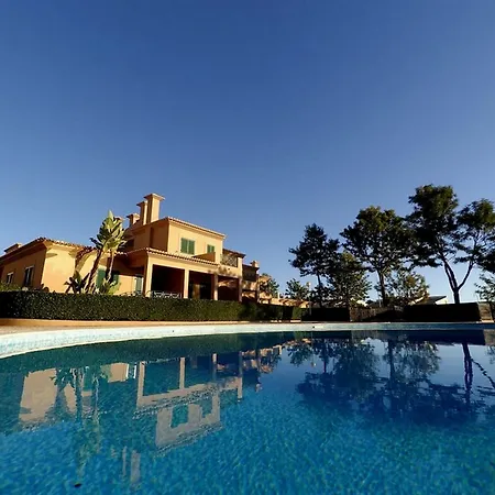 Roofed In Albufeira With Private Swimming Pool
